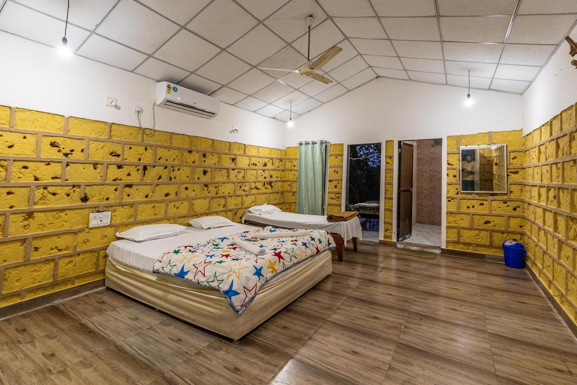 Gir County Resort غابة غير الغرفة الصورة
