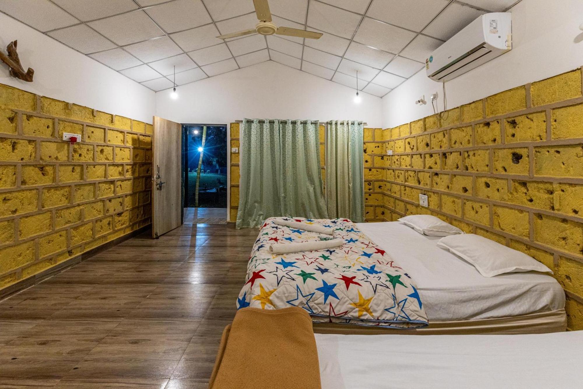Gir County Resort غابة غير الغرفة الصورة